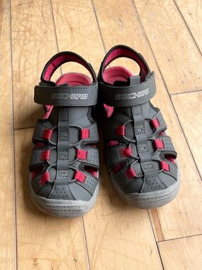 Skechers Kids Closed-Toe Sport Sandals Gray Red Velcro Outdoor Adventure Size 2
